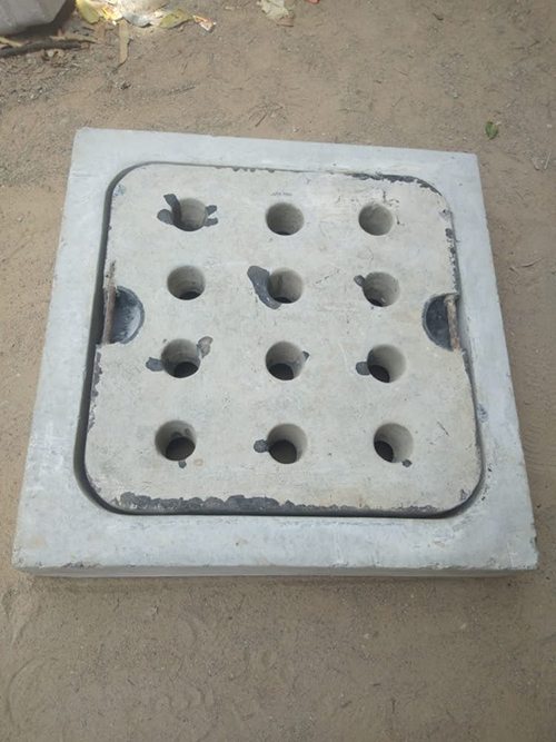 Precast concrete chamber cover with drainage holes